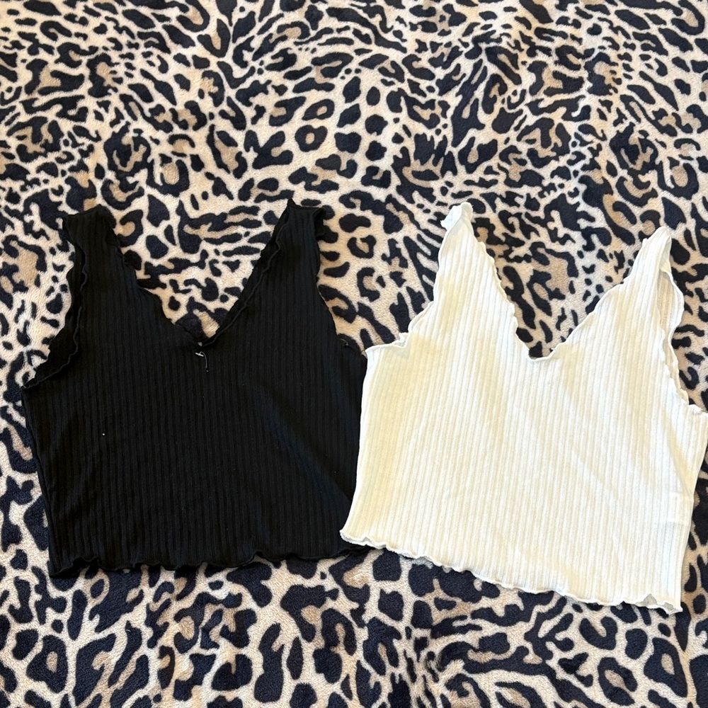 SHEIN Black and White Ribbed Crop Tops